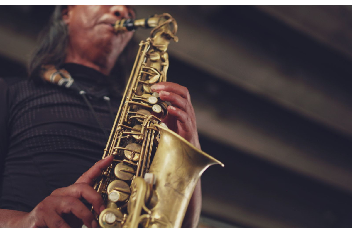 Saxofón acústico o electrónico: cuál te conviene