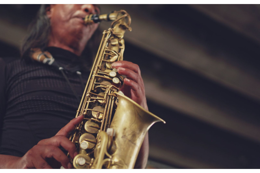 Saxofón acústico o electrónico: cuál te conviene